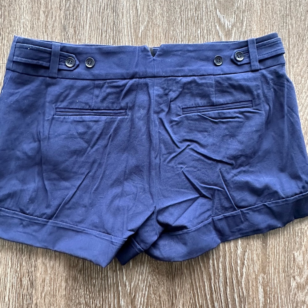 Shorts - Picture 3 of 3